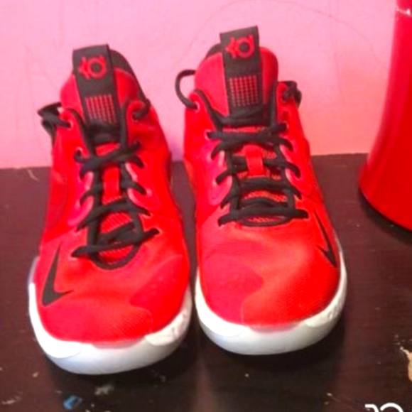 I'm selling red Kevin Durant basketball shoes - Picture 1 of 3
